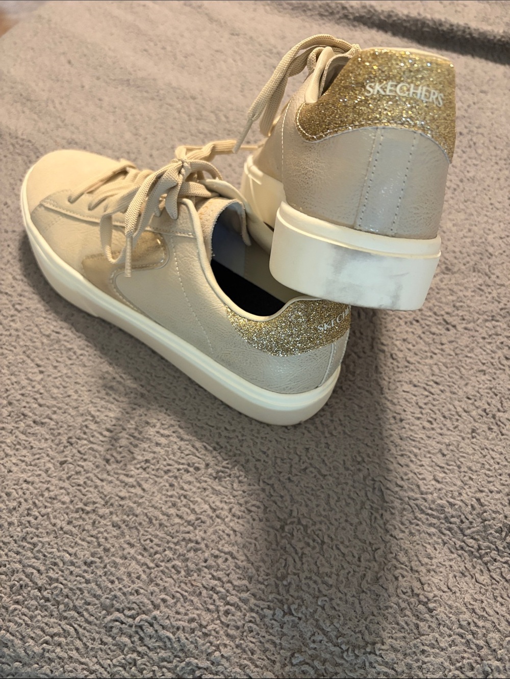 Women's Neutral Beige Glitter Lace-Up Sneakers 9.5.  Wore 1 time. Too big. - Picture 4 of 5